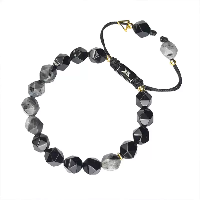 Adjustable wrist circumference guide for Black Amphibole bracelet, fits XS–XL for comfortable daily wear