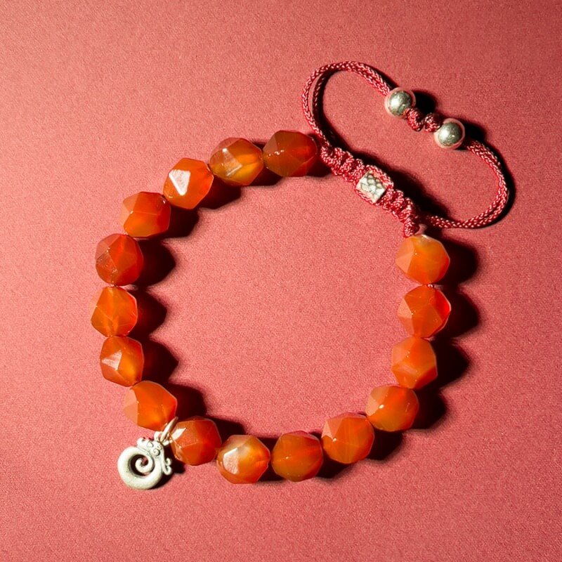 Heart and Solar Plexus chakra activation diagram for Red Agate bracelet, enhancing love and personal power"