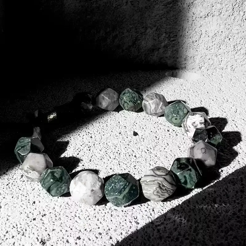 Heart (Quezai) and Throat (Map Stone) chakra energy flow diagram, balancing emotions and communication