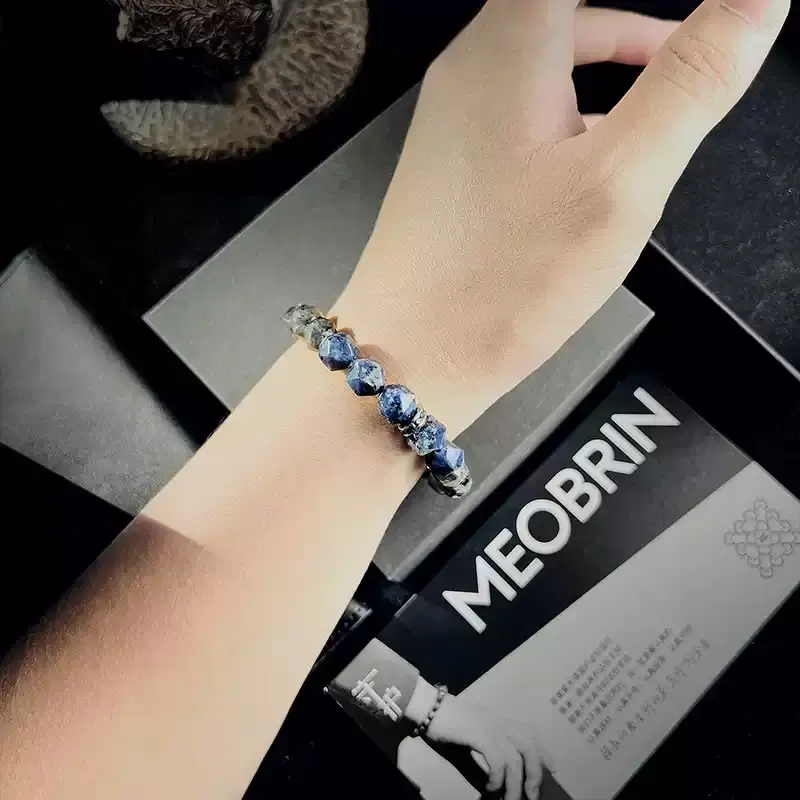 Adjustable wrist sizes (XS to XL) for Starry Sky Men’s bracelet – 5.5–7.5 inches fit for all male wrist circumferences.