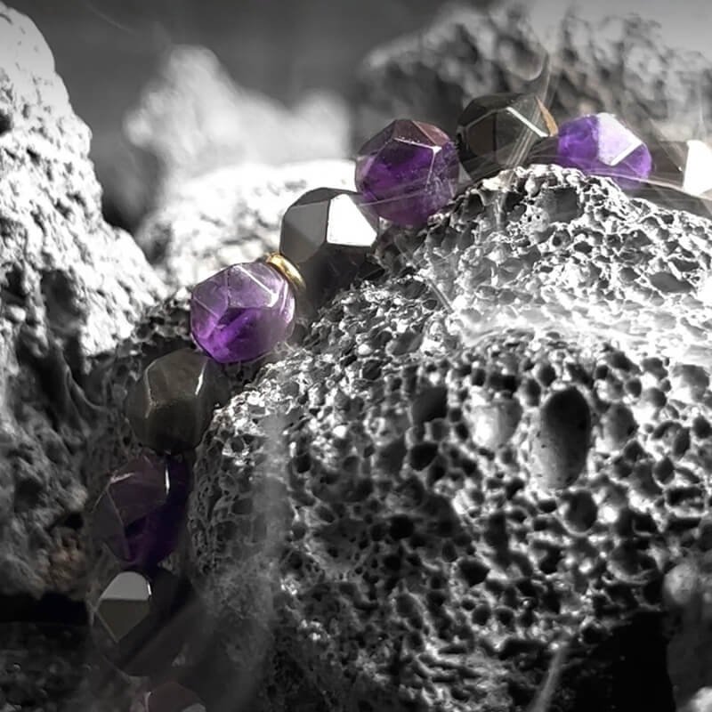 Adjustable wrist sizes (XS to XL) for customized Obsidian Amethyst bracelet – suitable for all genders, 5.5–7.5 inches wrist fit.
