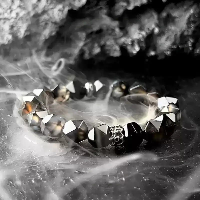 Wrist circumference guide for dark style gradient Black Agate bracelet, available in S/M/L/XL for perfect fit
